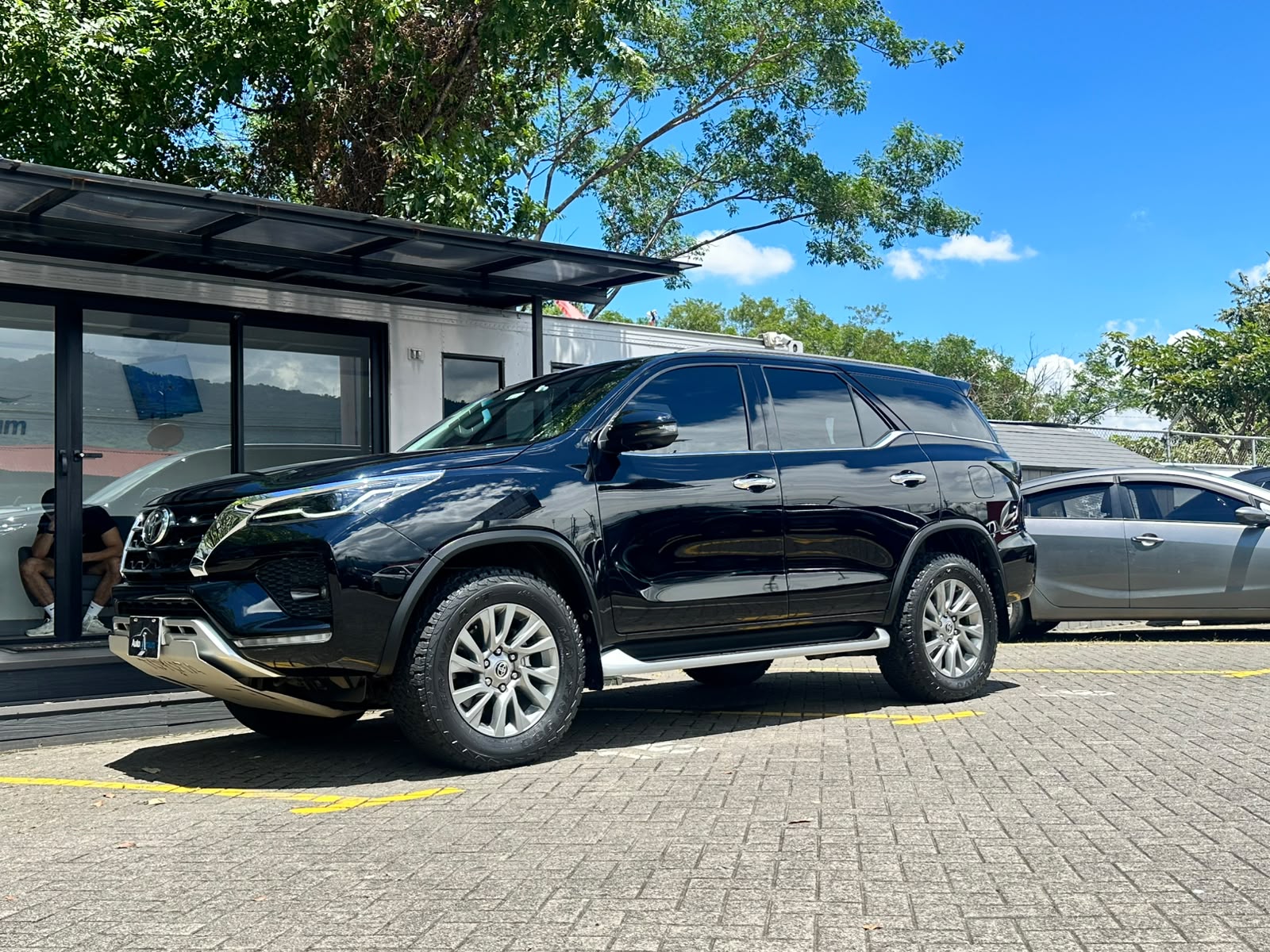 TOYOTA FORTUNER SRV TSS
