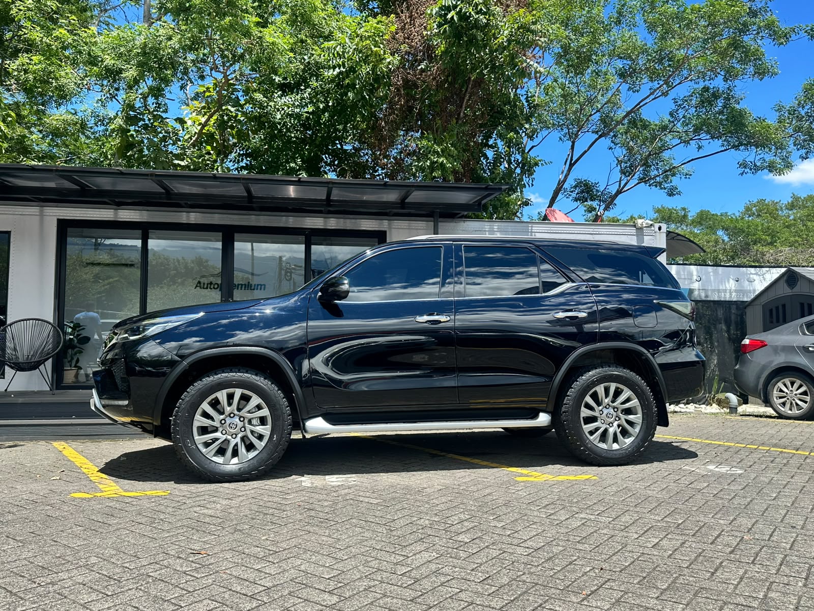 TOYOTA FORTUNER SRV TSS