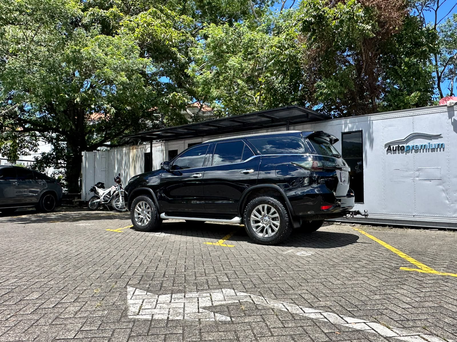 TOYOTA FORTUNER SRV TSS