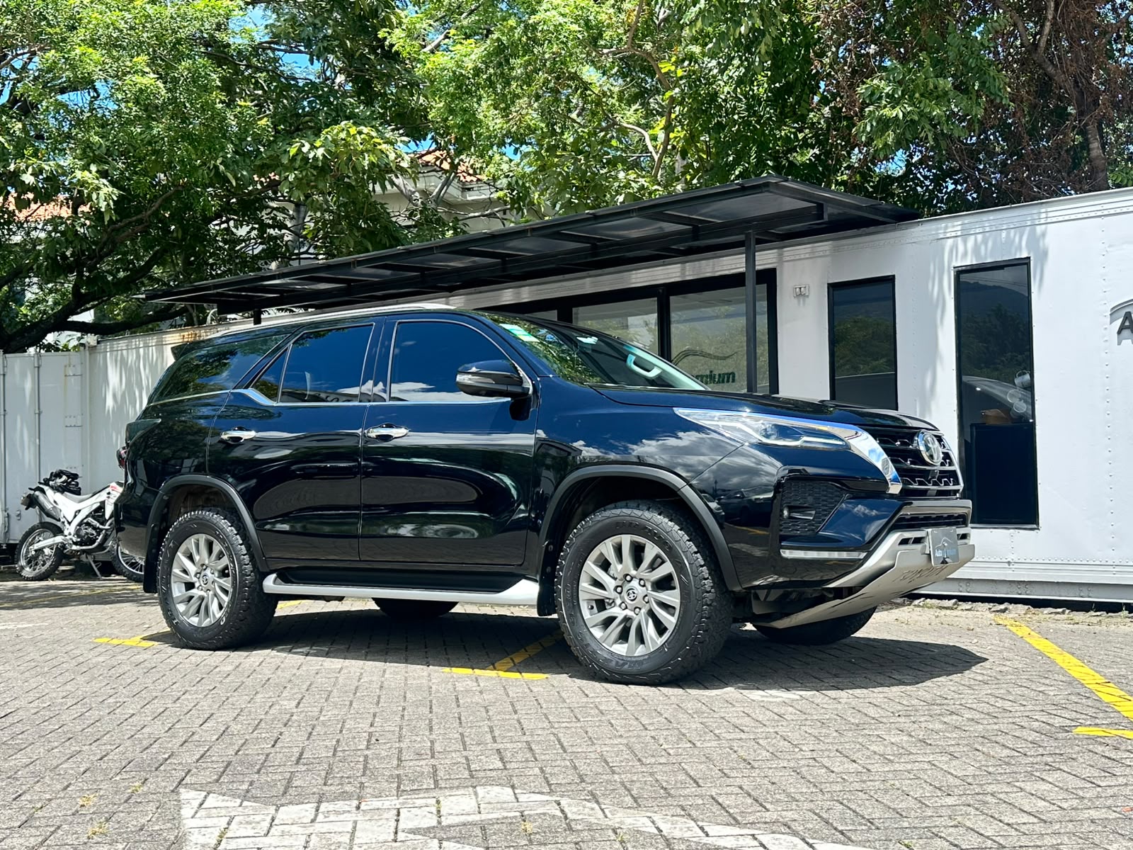 TOYOTA FORTUNER SRV TSS