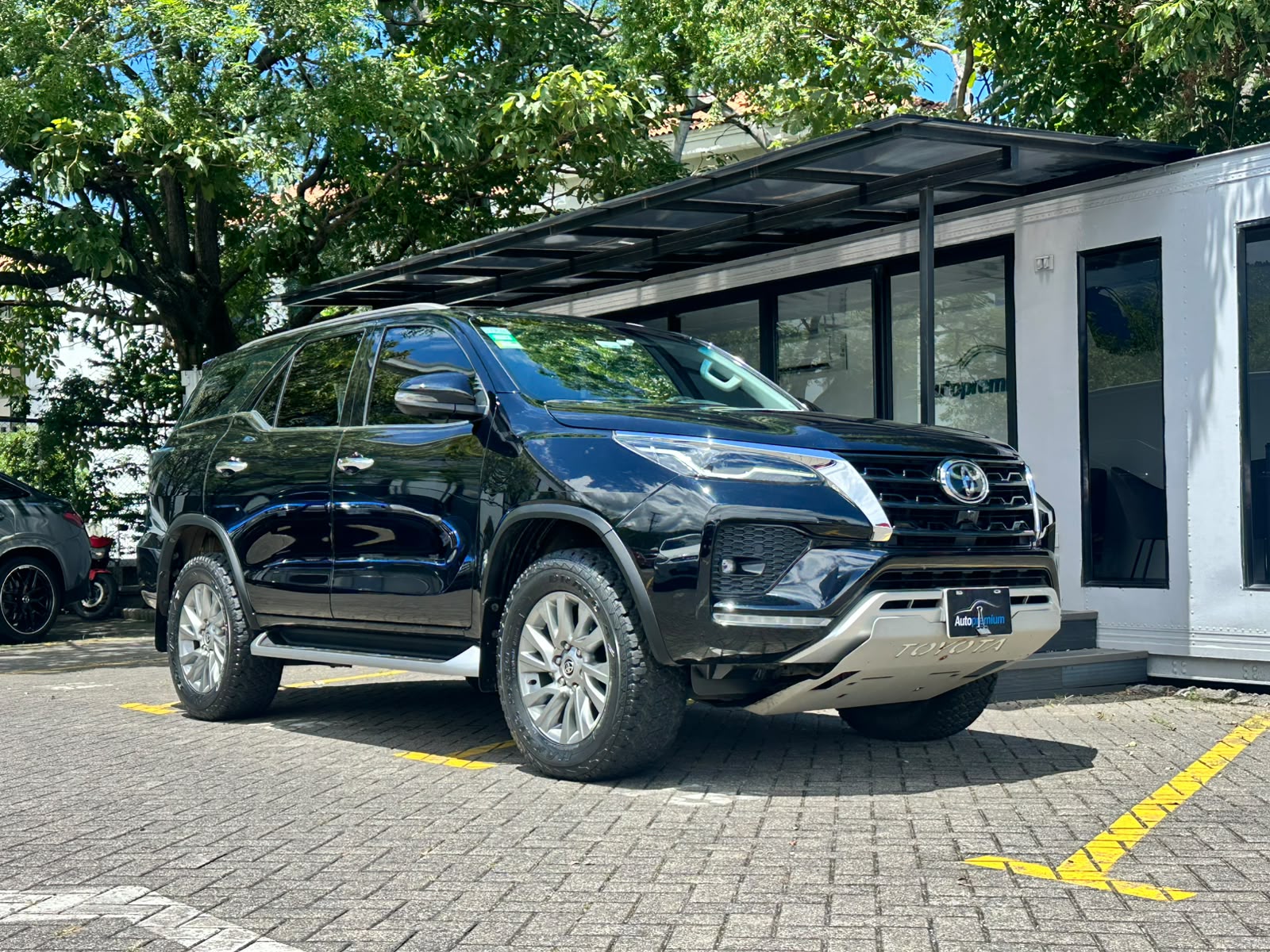 TOYOTA FORTUNER SRV TSS