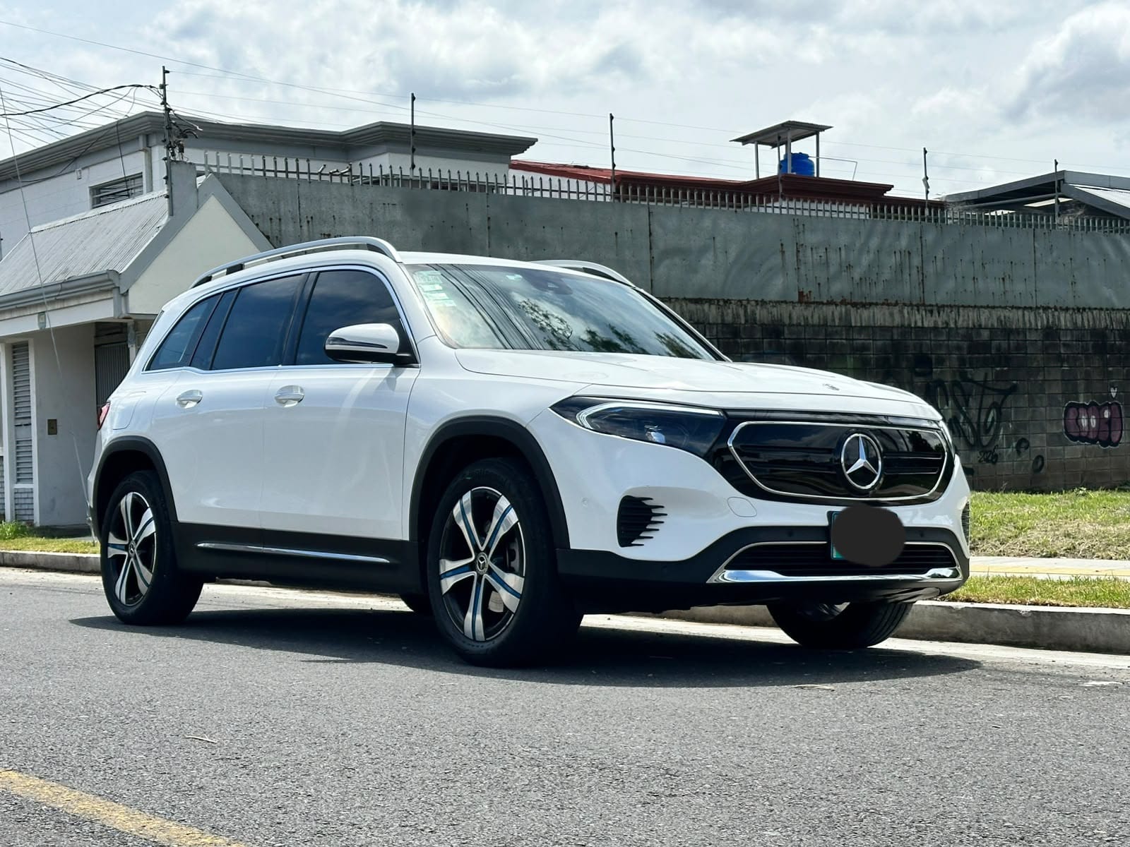 MERCEDES BENZ EQB