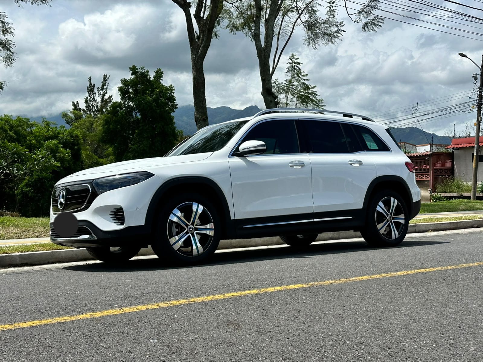 MERCEDES BENZ EQB