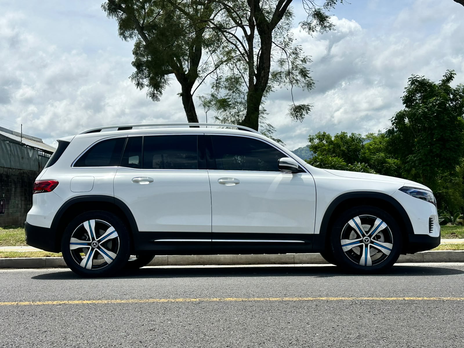 MERCEDES BENZ EQB