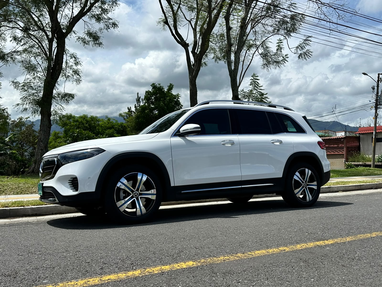 MERCEDES BENZ EQB