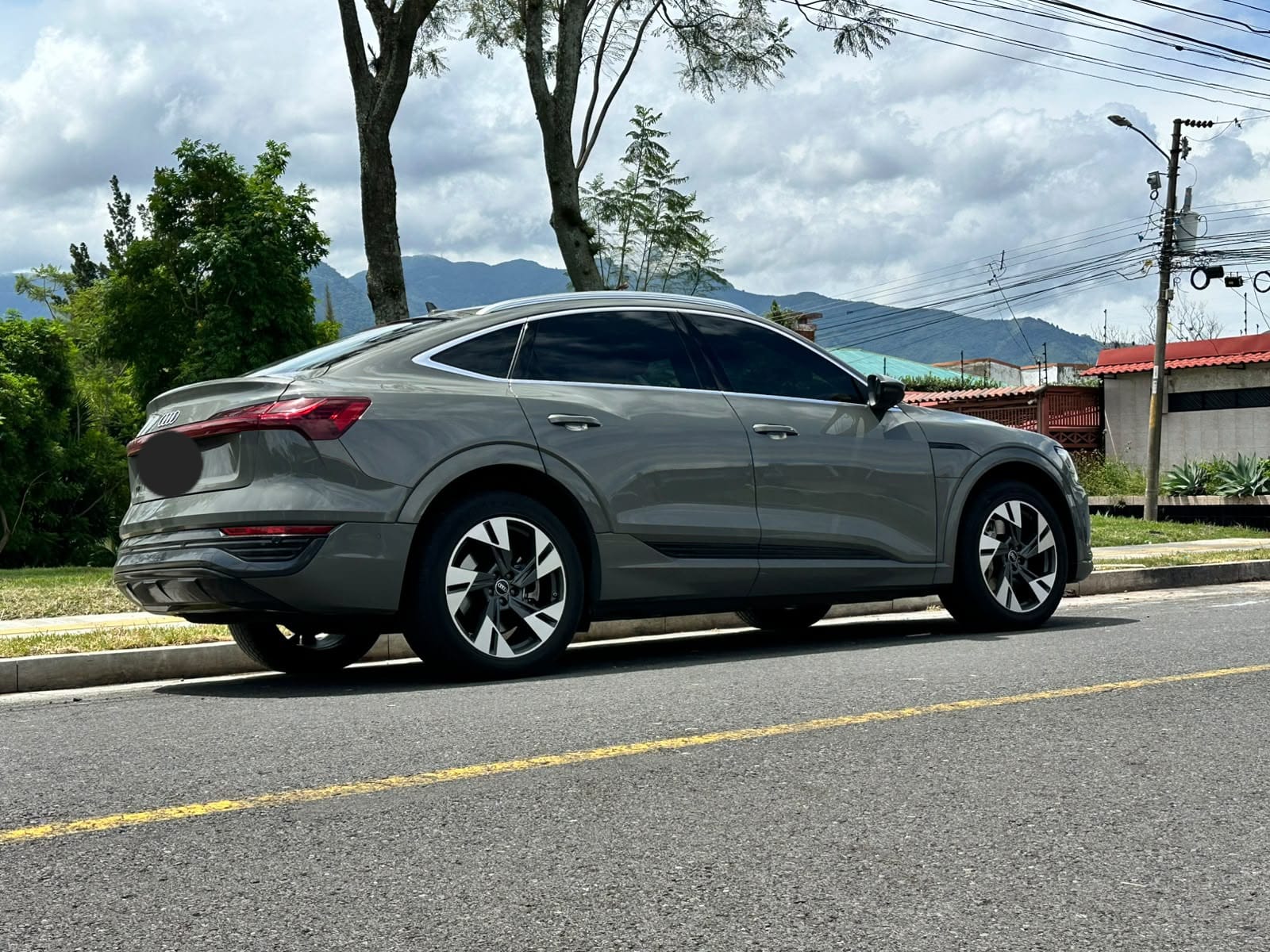 AUDI Q8 E-TRON SPORTBACK