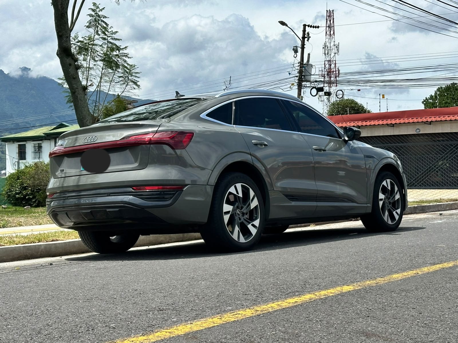 AUDI Q8 E-TRON SPORTBACK