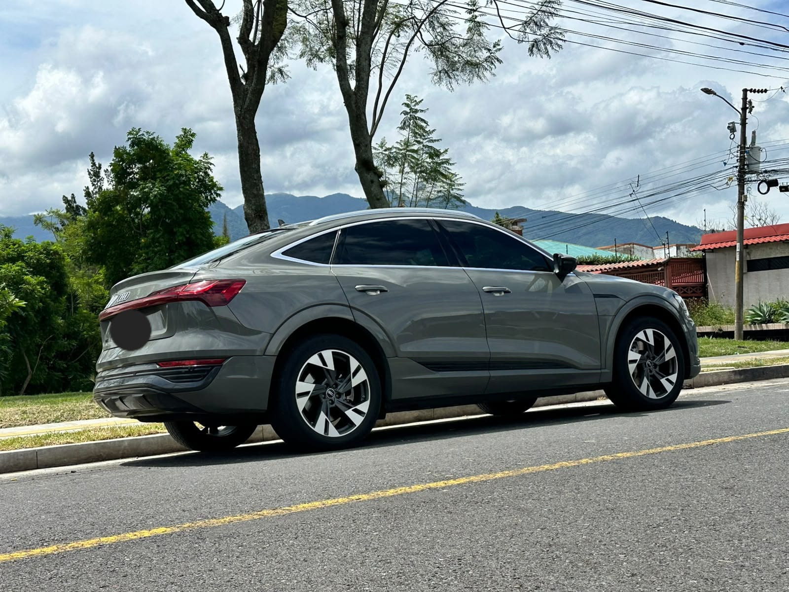 AUDI Q8 E-TRON SPORTBACK