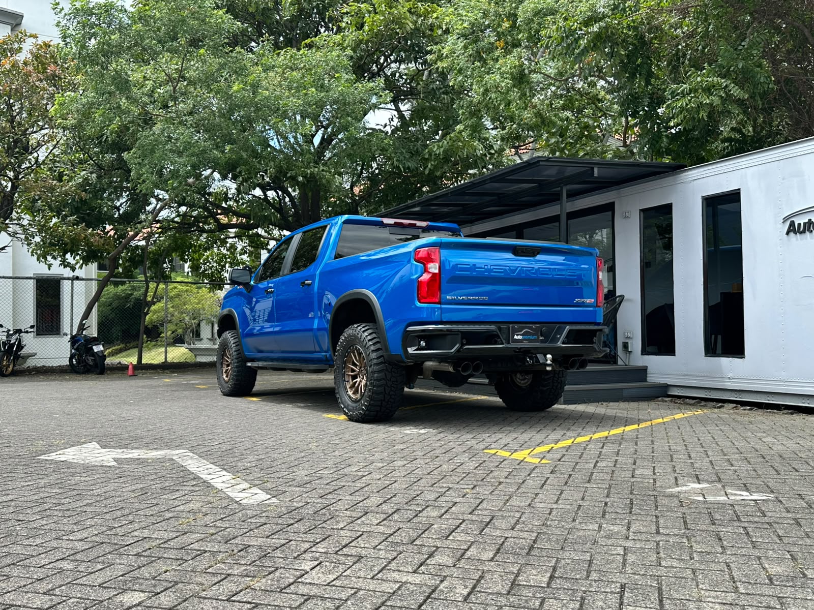 CHEVROLET SILVERADO ZR2