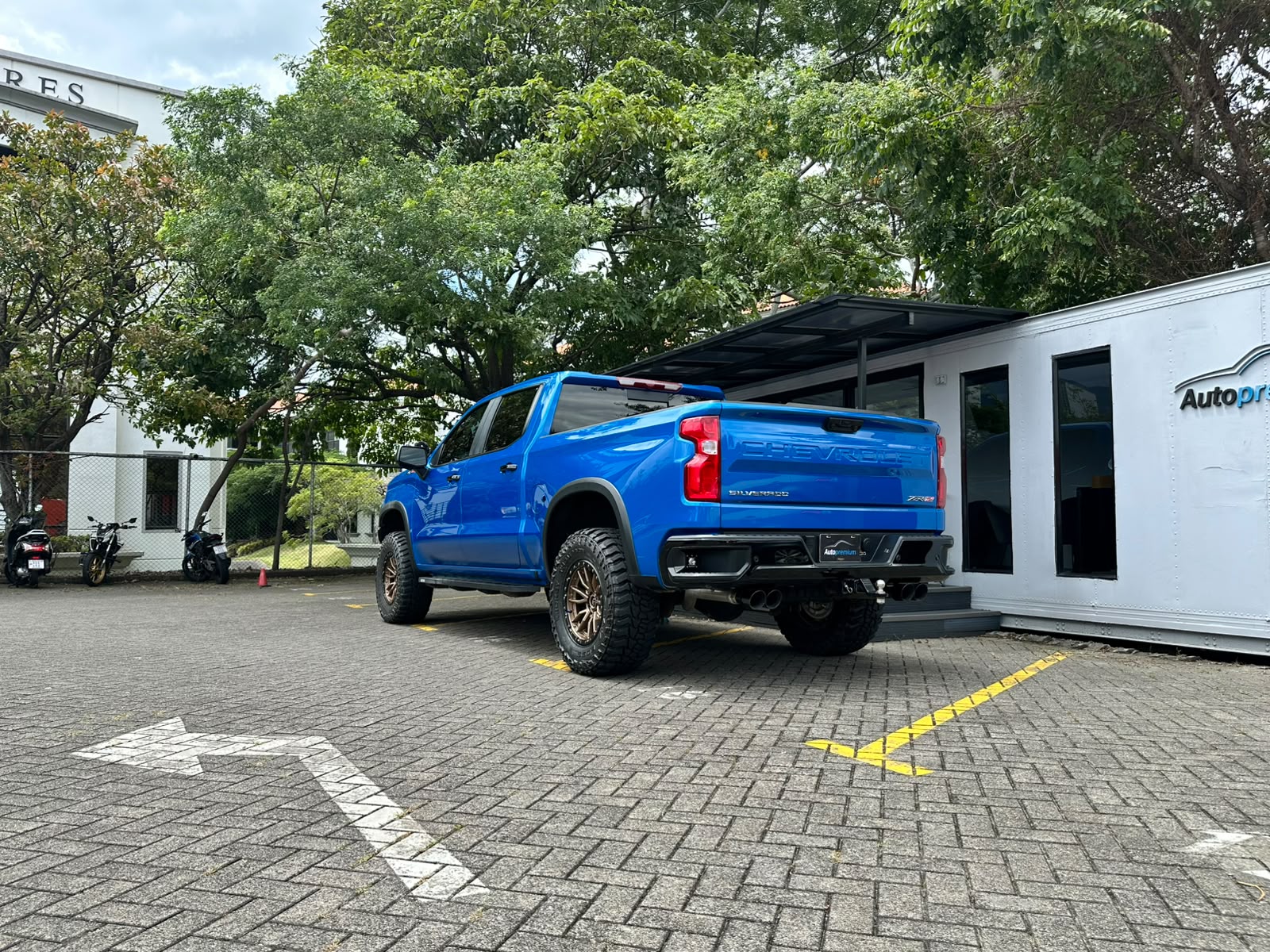 CHEVROLET SILVERADO ZR2