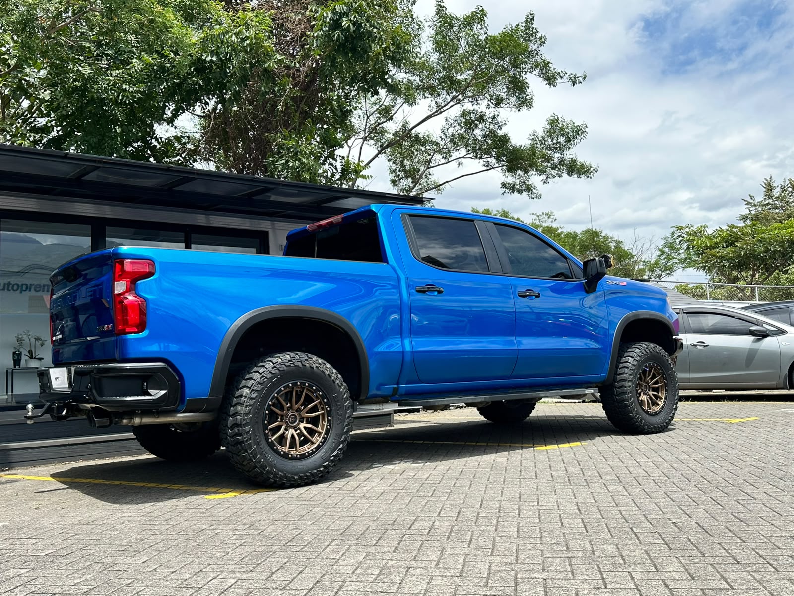 CHEVROLET SILVERADO ZR2