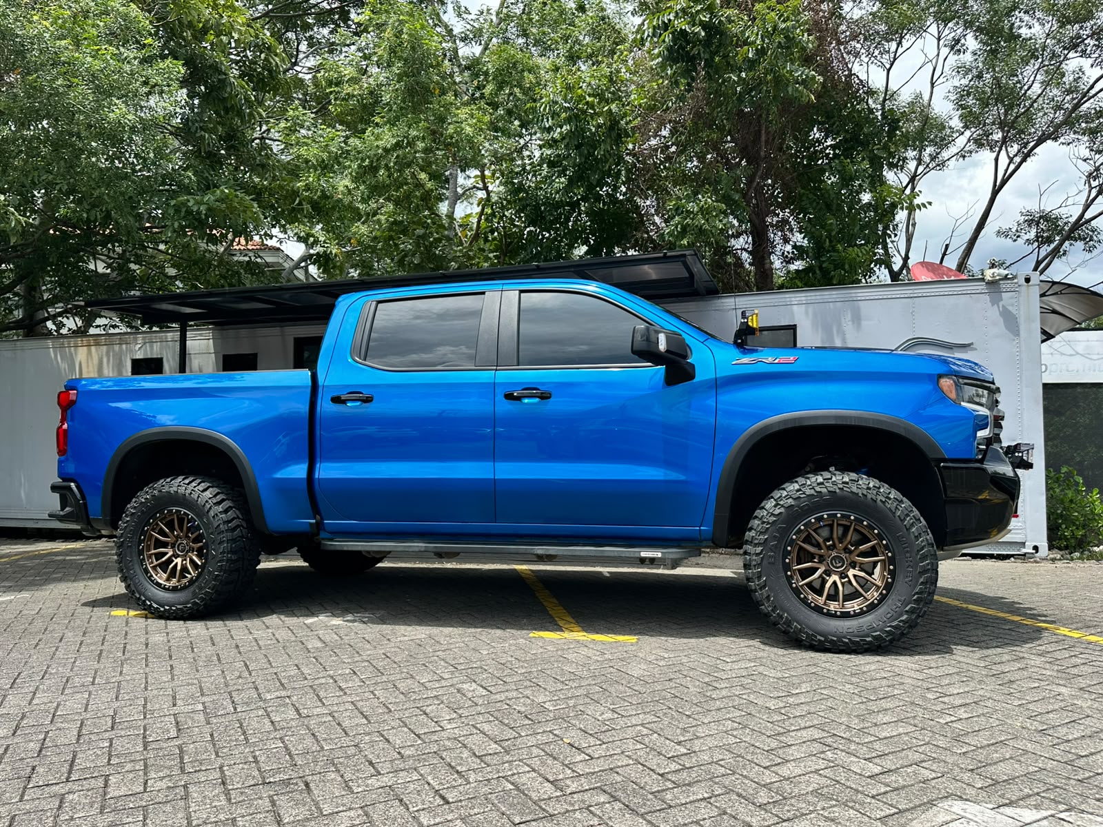 CHEVROLET SILVERADO ZR2