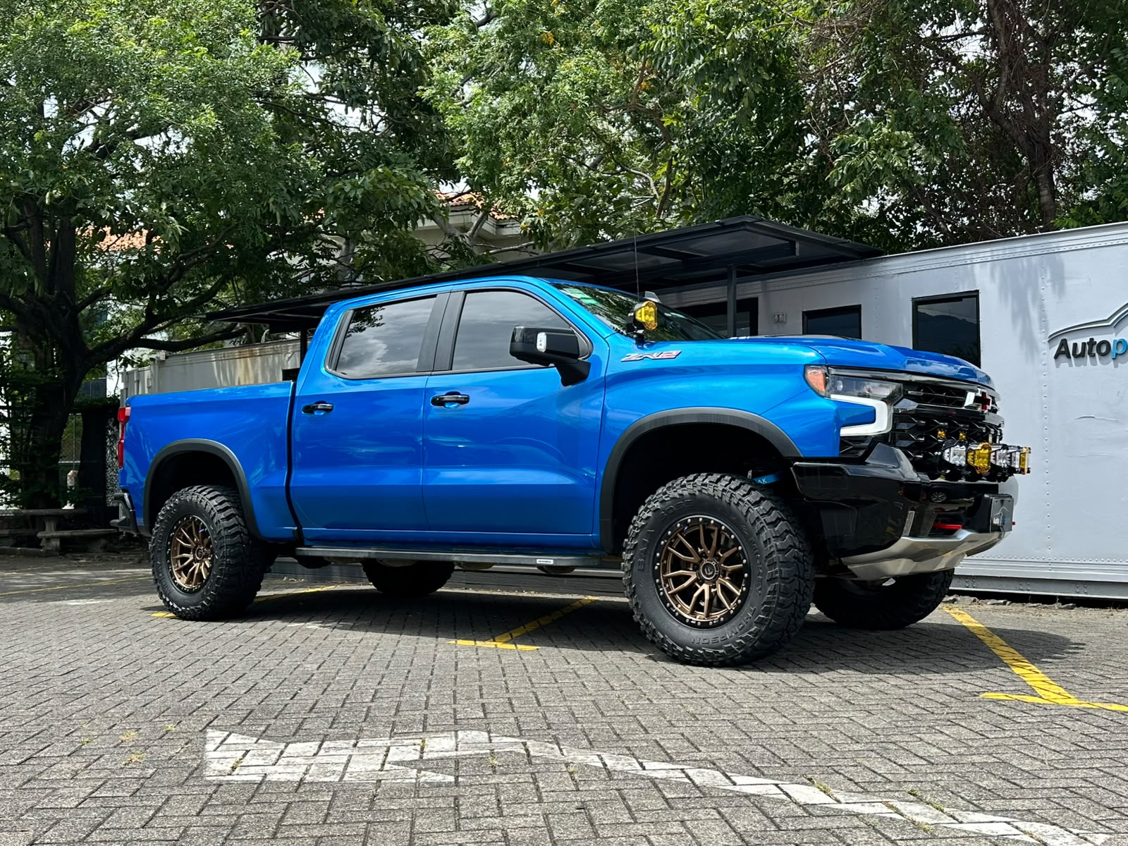CHEVROLET SILVERADO ZR2