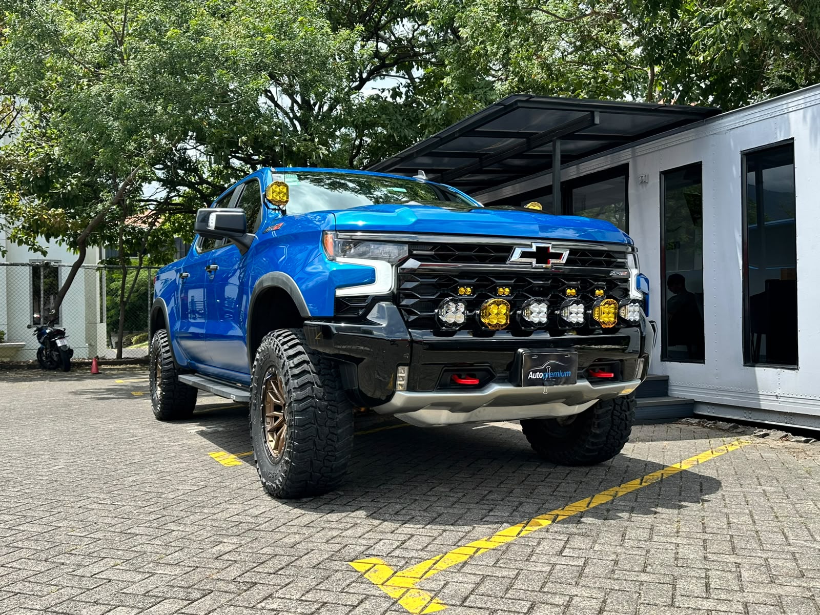 CHEVROLET SILVERADO ZR2