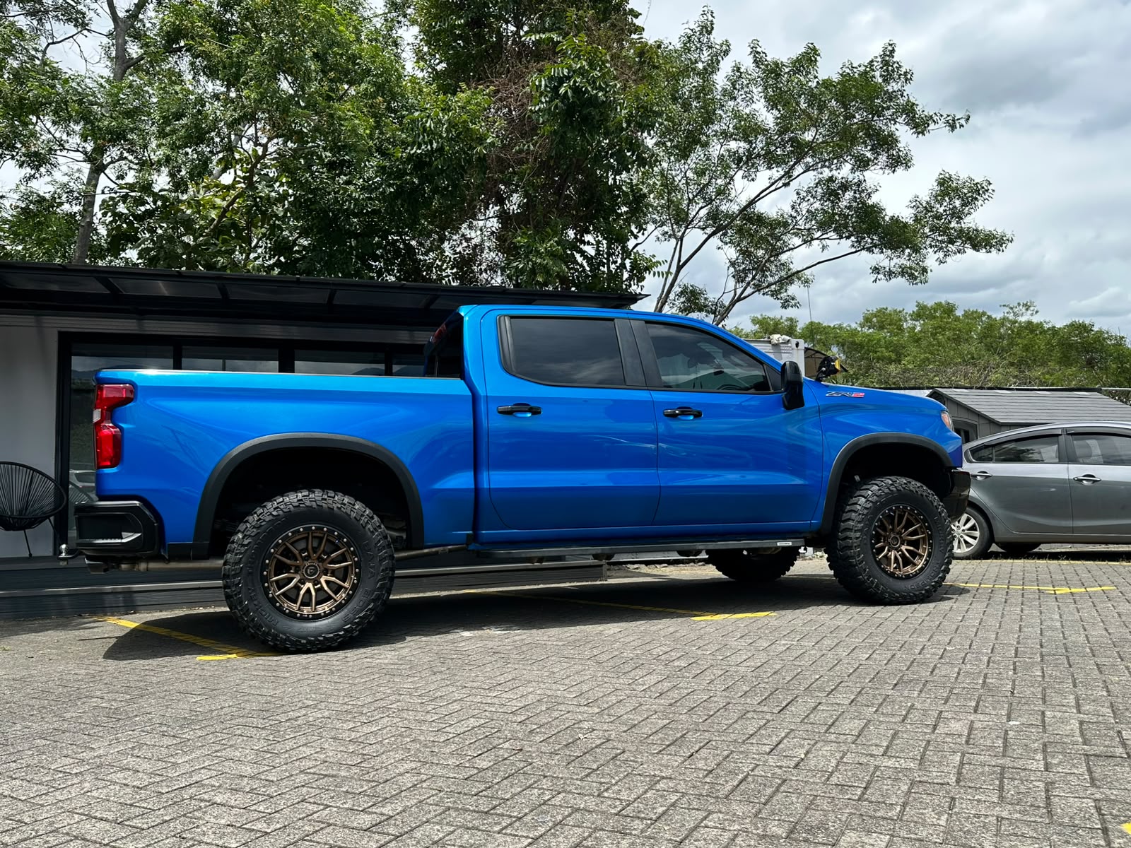 CHEVROLET SILVERADO ZR2