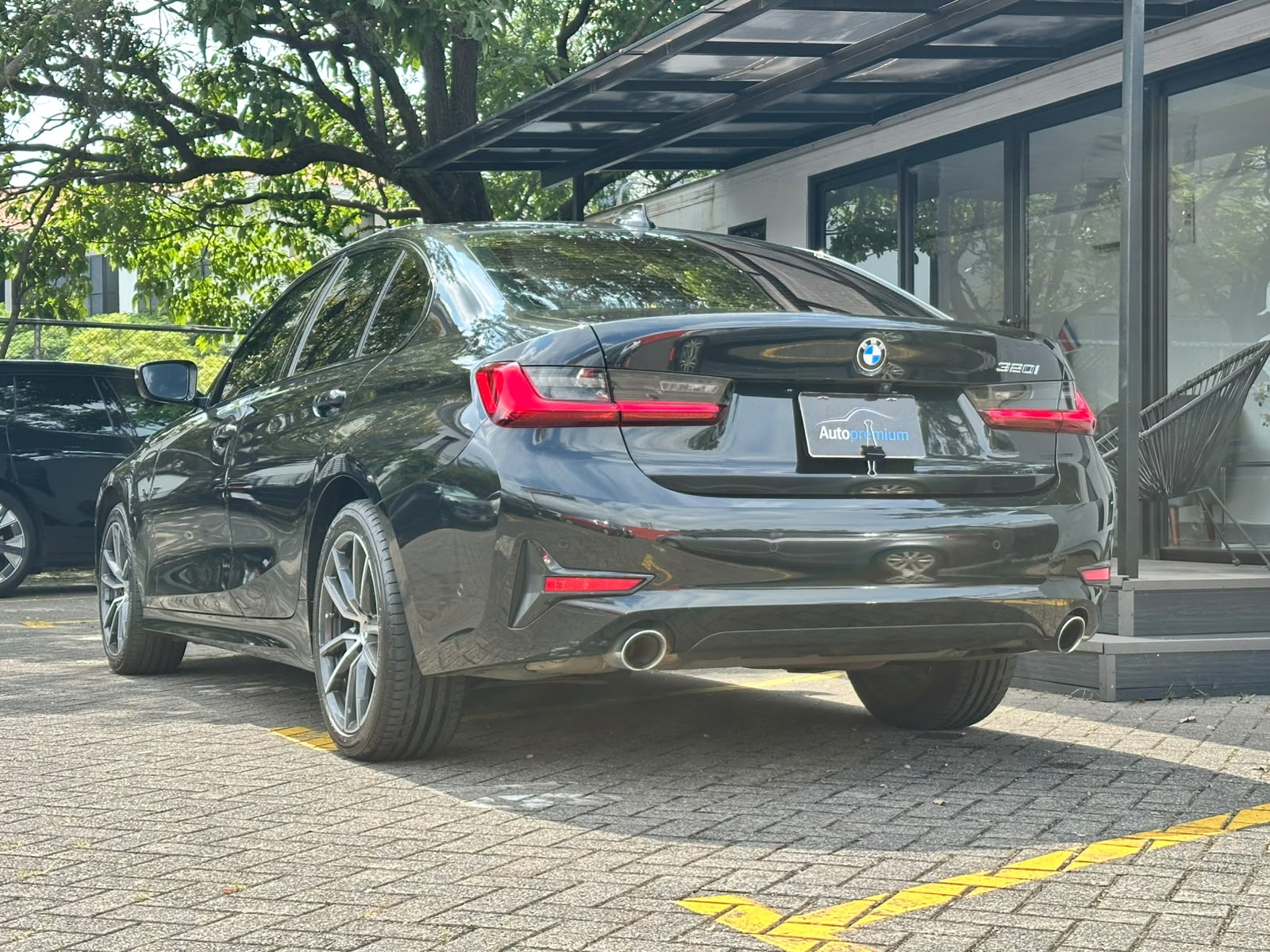 BMW 320i