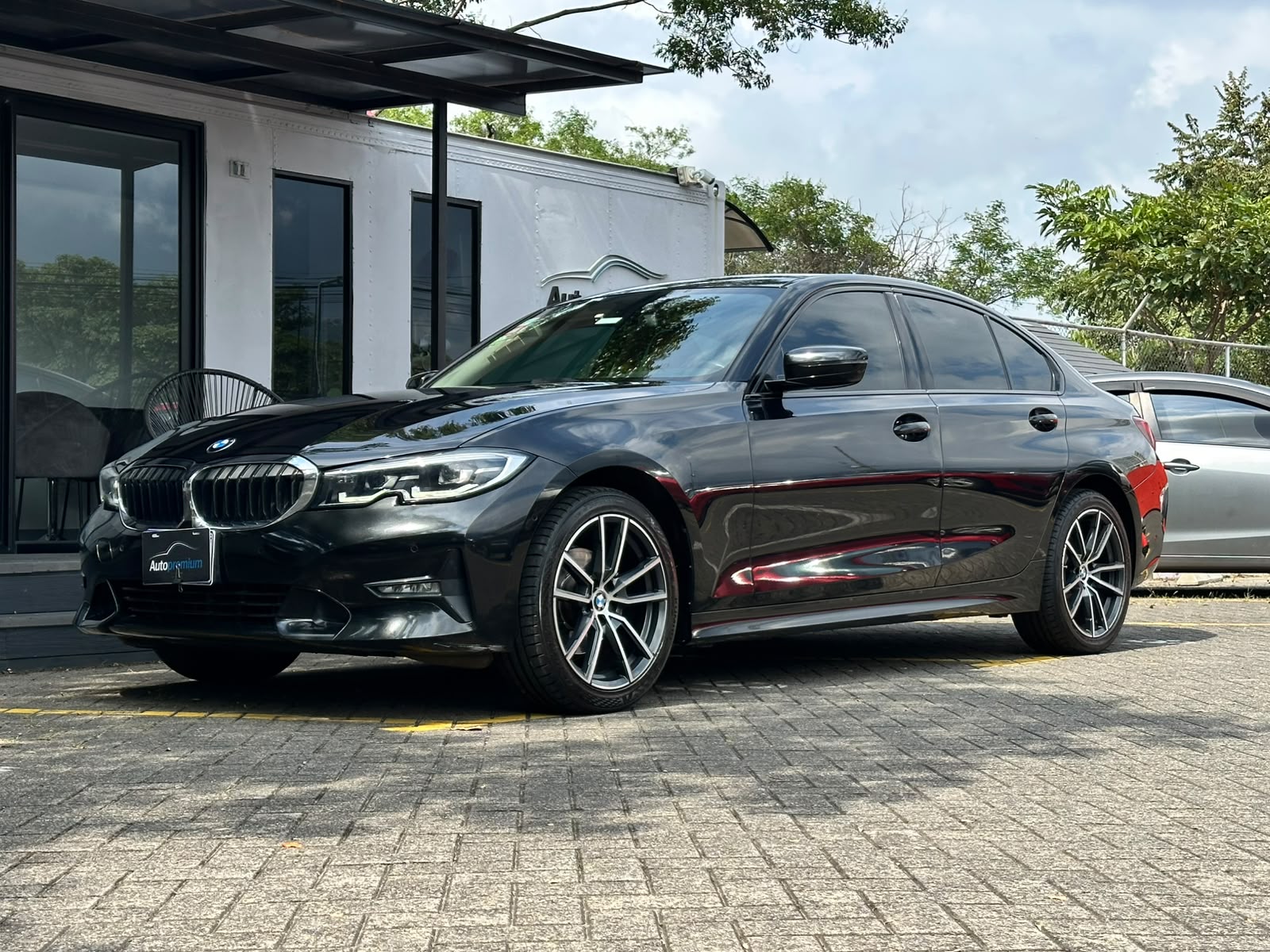 BMW 320i