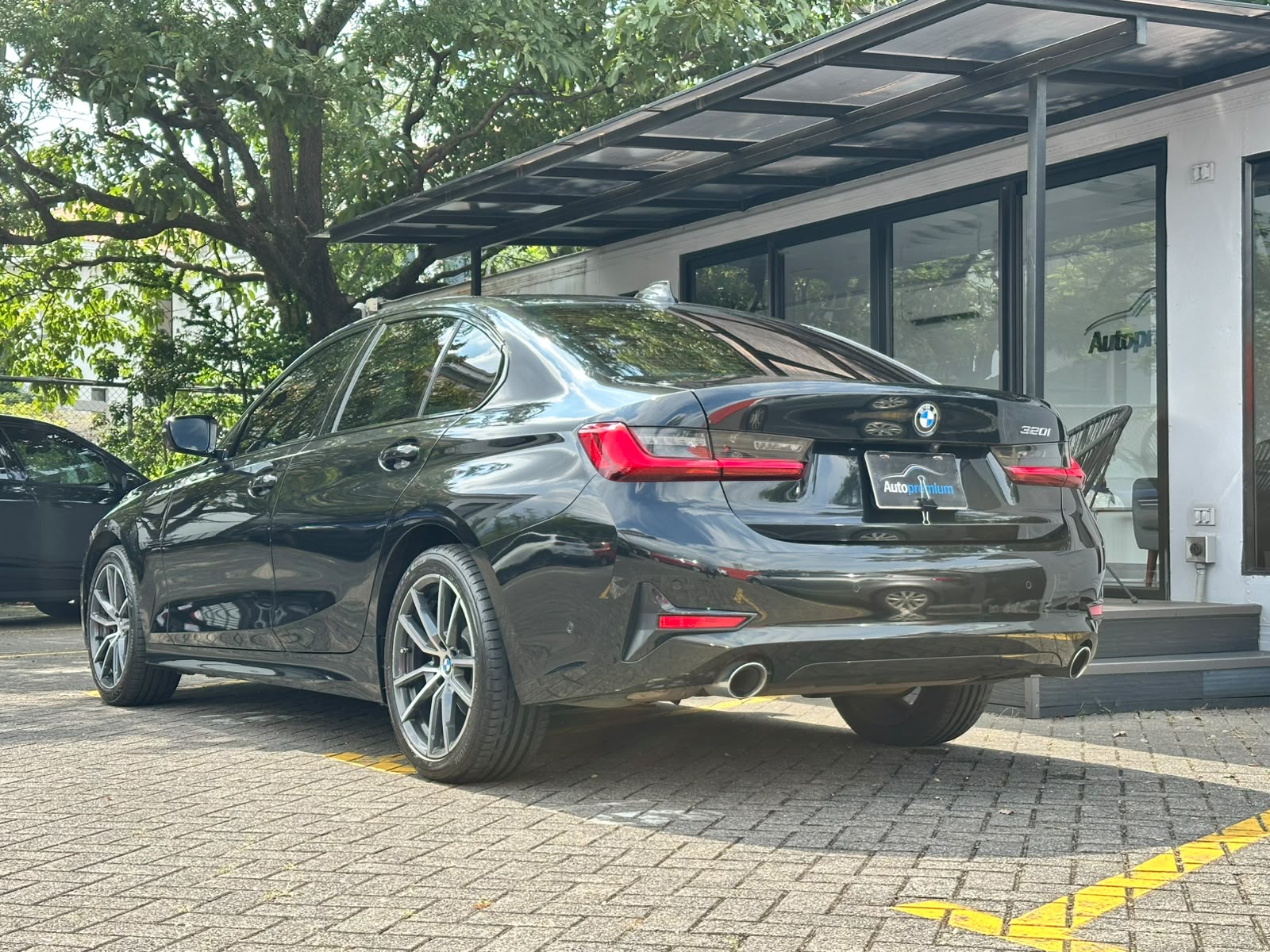 BMW 320i