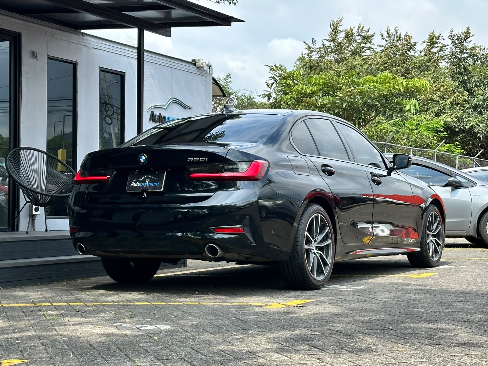 BMW 320i