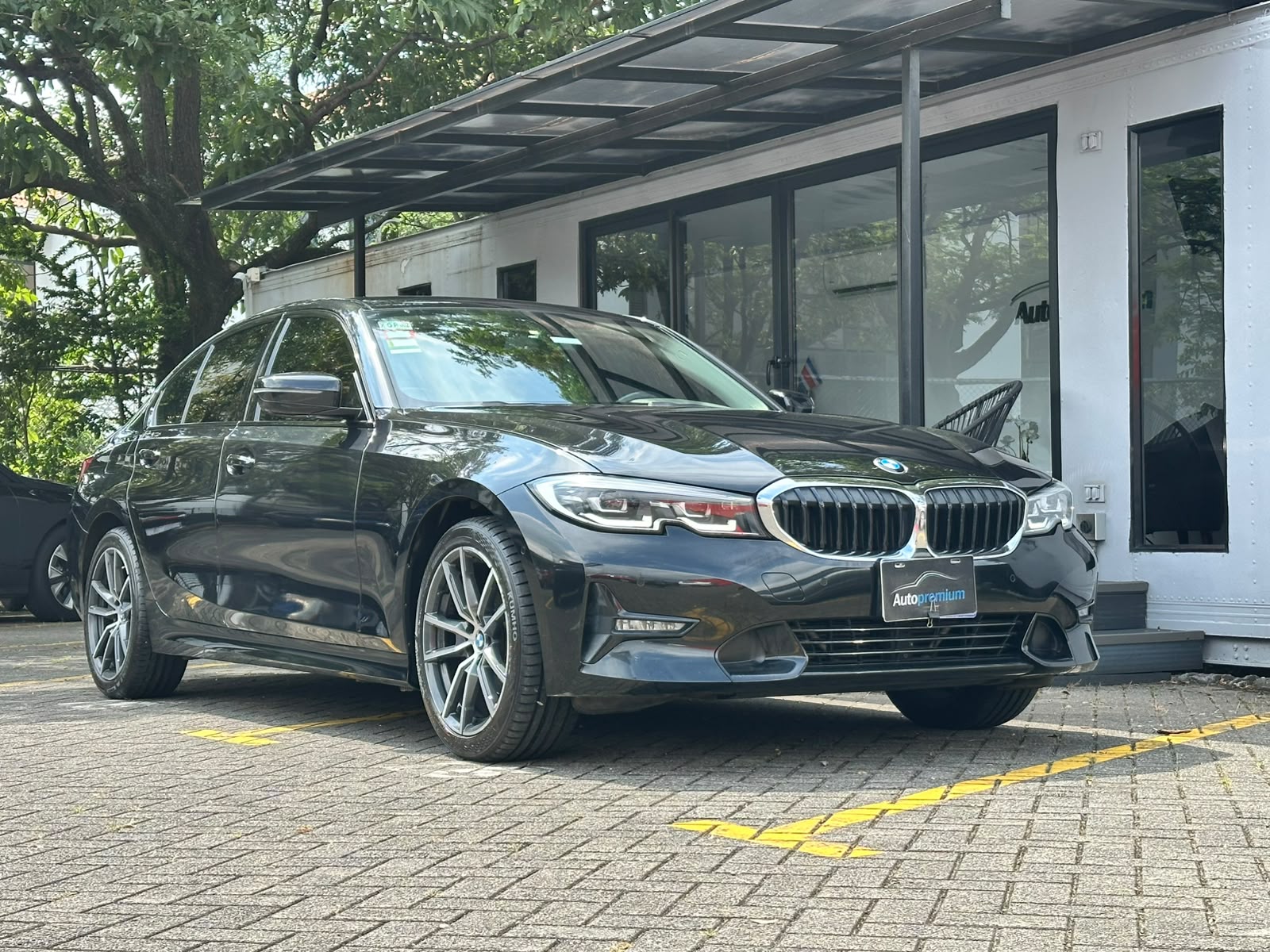 BMW 320i