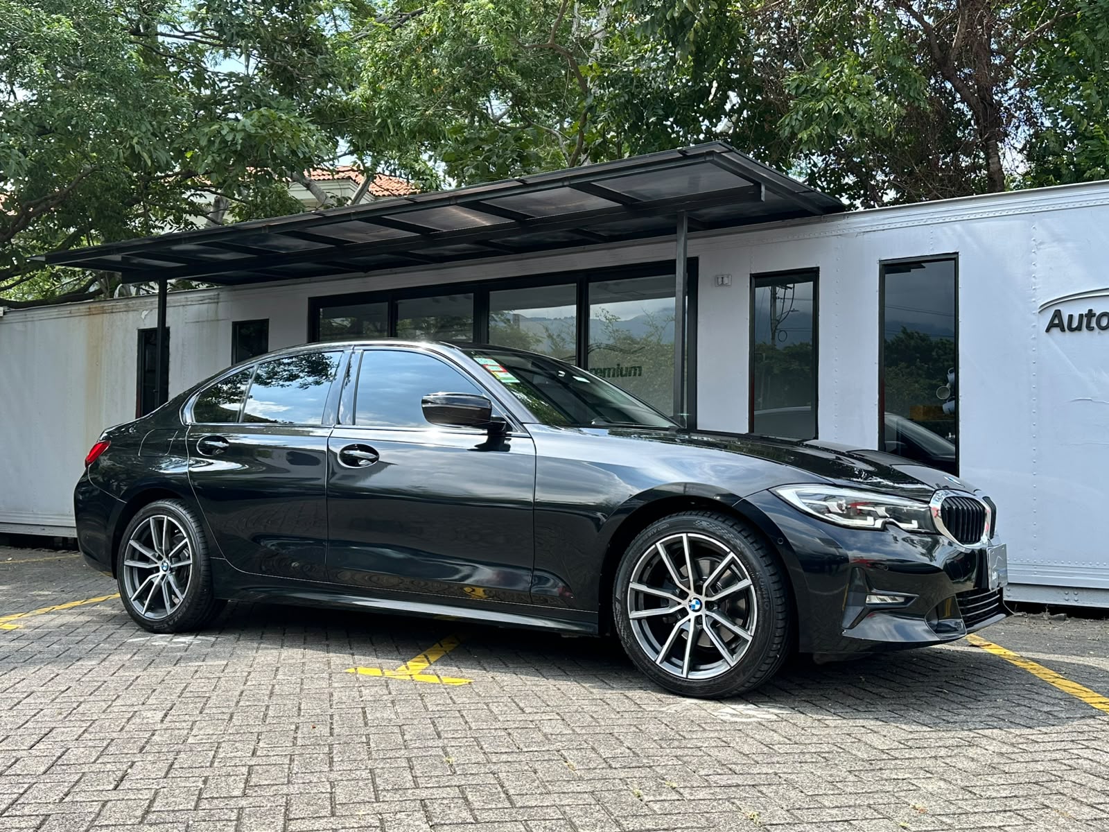 BMW 320i