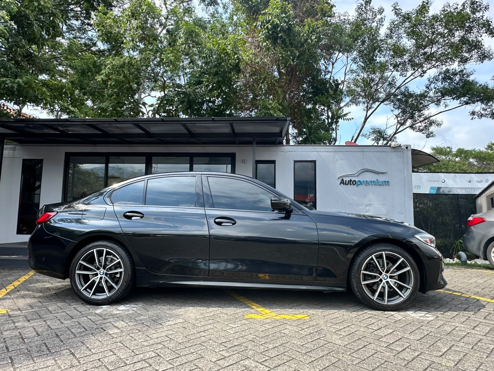 BMW 320i