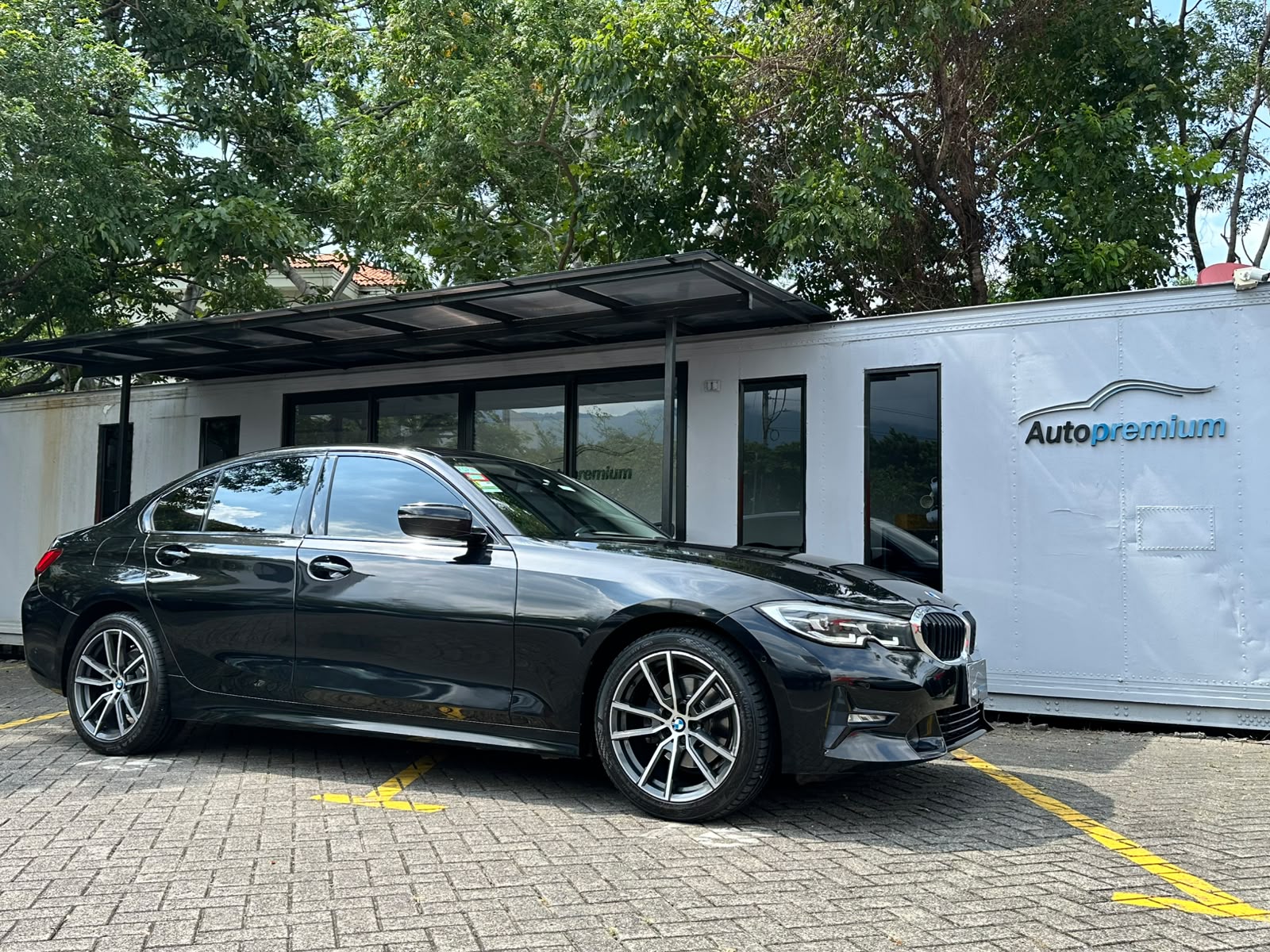 BMW 320i